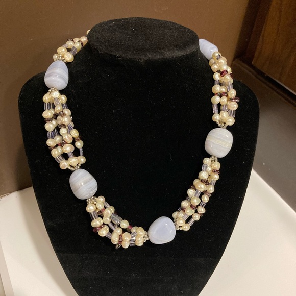 Agate and seed pearl choker. - Picture 2 of 10